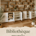 Bibliothèque murale moderne pleine de livres et de décorations