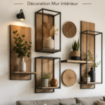 Salon décoré avec des éléments muraux en bois et métal, créant une ambiance chaleureuse et moderne