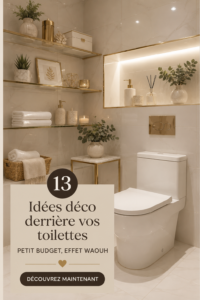 Espace décoré derrière les toilettes avec plantes et objets décoratifs