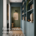 Un couloir décoré avec des tableaux et des plantes, illustrant des idées de décoration chaleureuses.