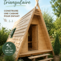 Enfant jouant dans une cabane triangulaire en bois.